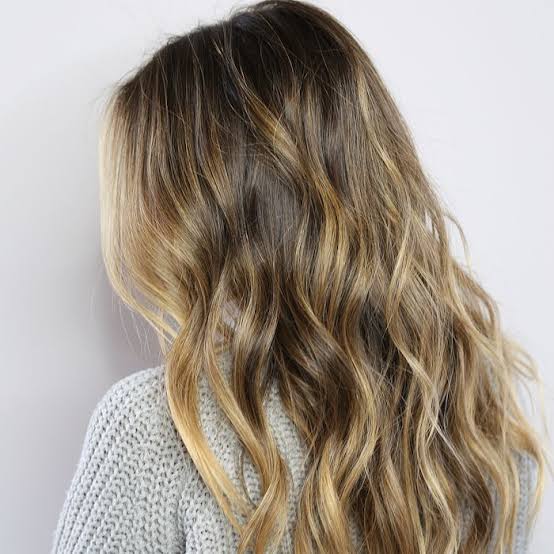 Medium Brown Mid-Back With Seamless Highlights, Wavy Medium Brown Mid-Back With Seamless Highlights, Wavy — Simple Highlights