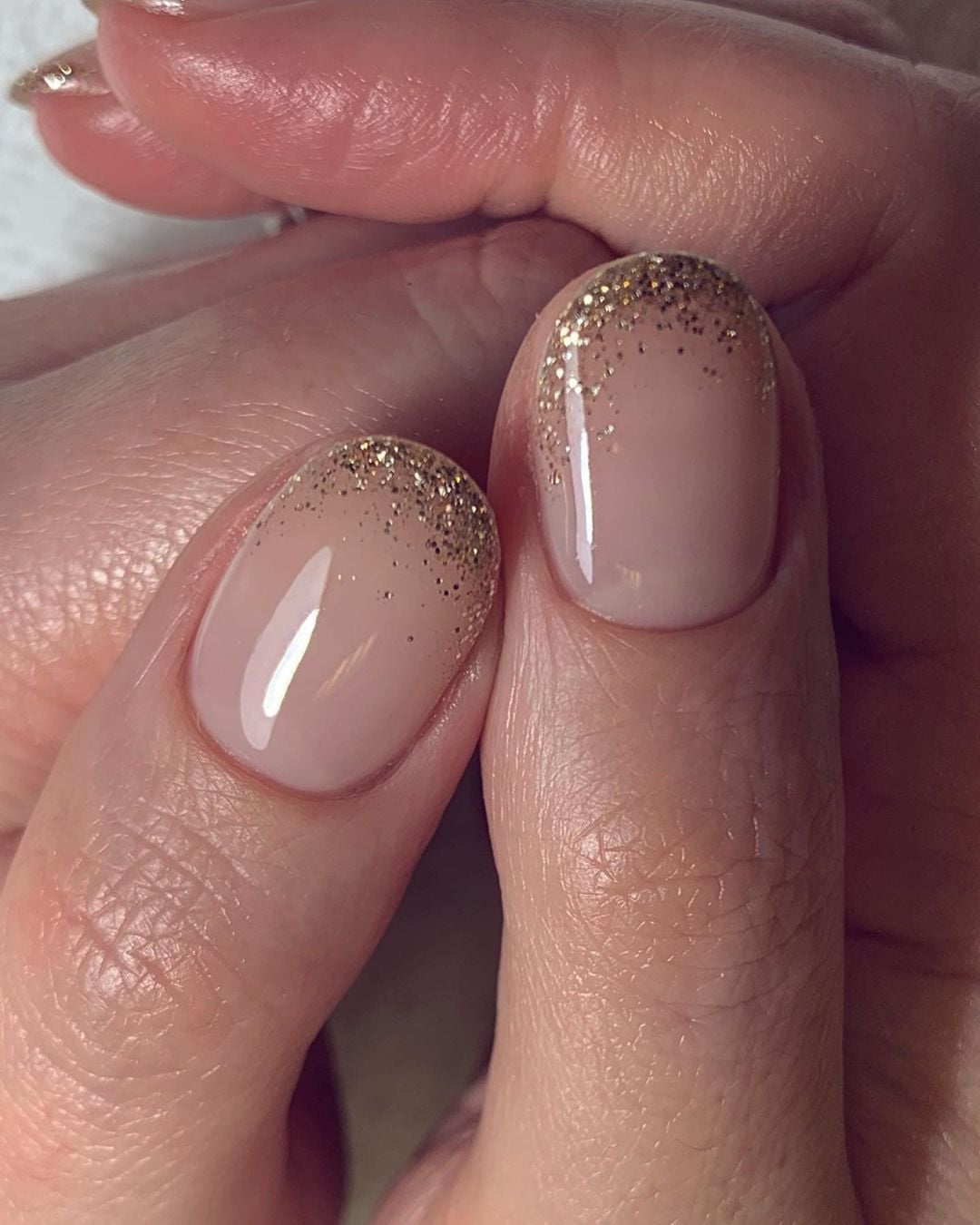 Short Oval Sheer Nude With Gold Glitter Free Edge — Simple Japan Nails
