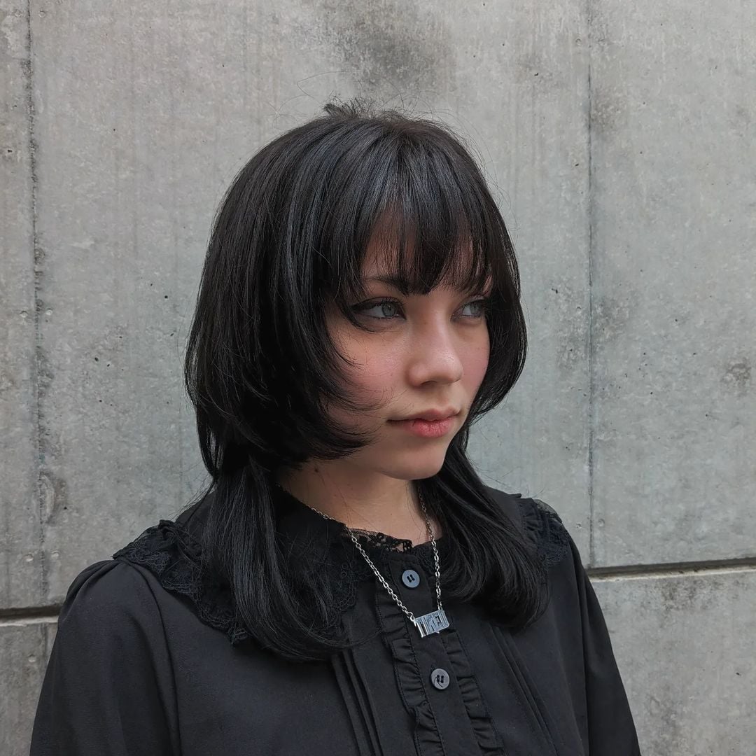 Thick Black Jellyfish With Sharp Layers Thick Black Jellyfish With Sharp Layers — Simple Jellyfish Haircut