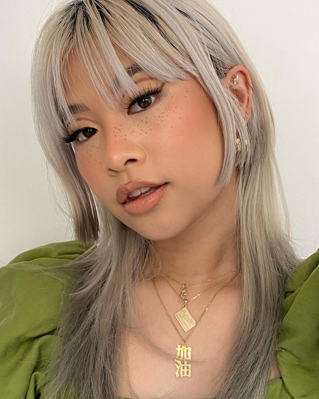 Ash Blonde Jellyfish With Wispy Bangs Ash Blonde Jellyfish With Wispy Bangs — Simple Jellyfish Haircut