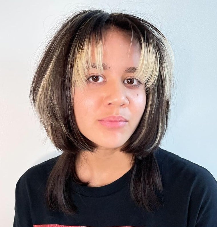 Dark Brown Blunt Bob With Blonde Highlights Dark Brown Blunt Bob With Blonde Highlights — Simple Jellyfish Haircut
