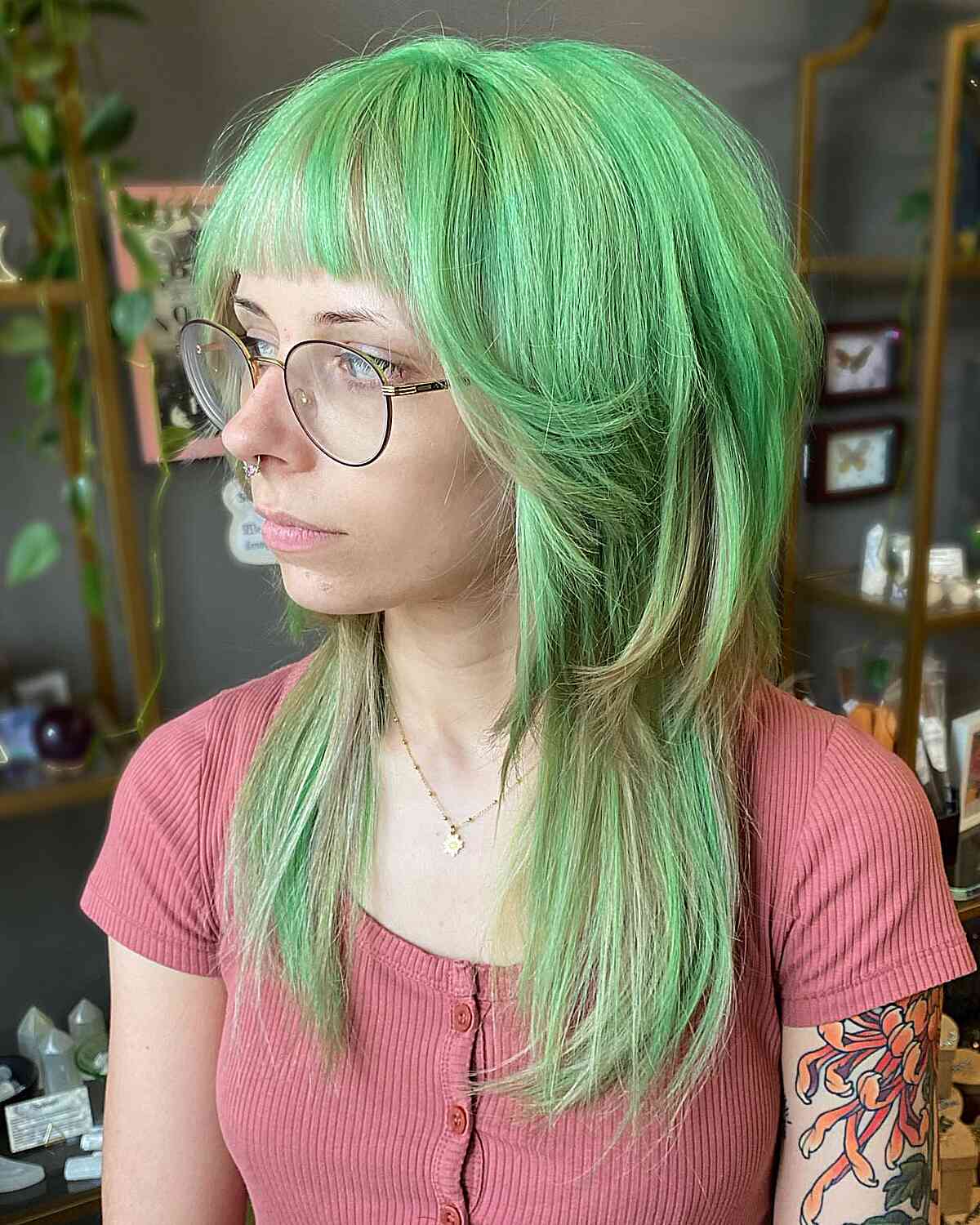 Bright Green Jellyfish Cut With Blonde Undertones Bright Green Jellyfish Cut With Blonde Undertones — Simple Jellyfish Haircut