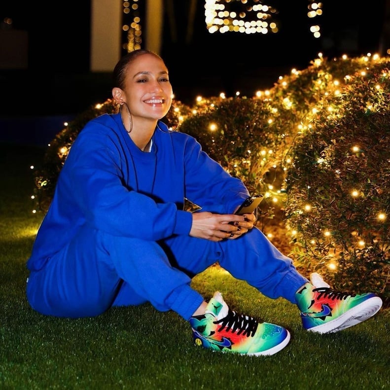 Blue Sweat Suit With Colorful Air Jordan Sneakers Blue Sweat Suit With Colorful Air Jordan Sneakers — Simple Jordans Outfits