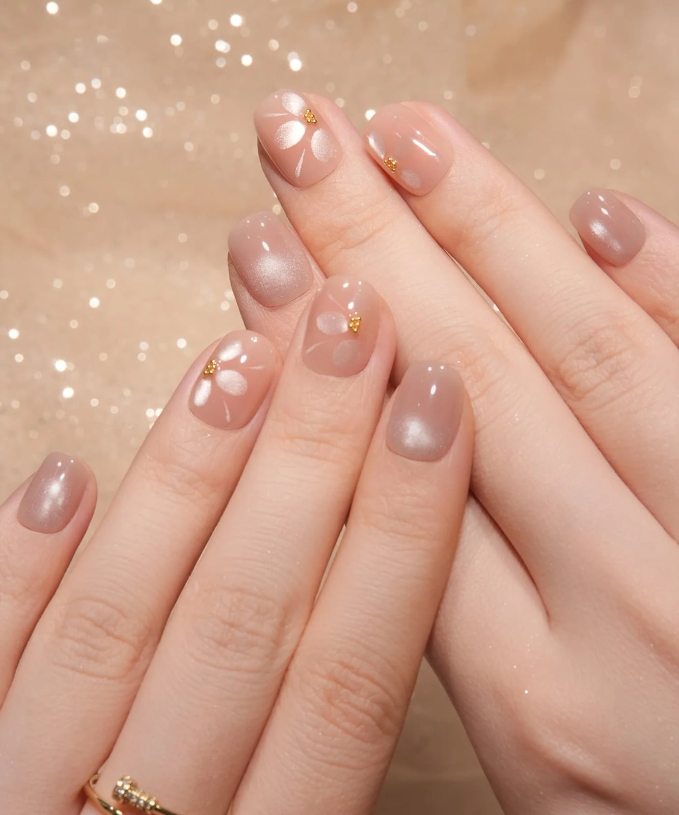 Short Oval Nude Nails With White Floral Art Short Oval Nude Nails With White Floral Art — Simple Korean Nails