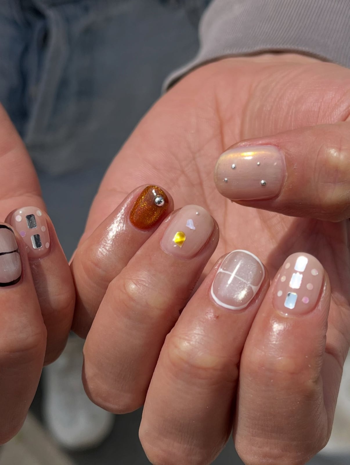 Short Square Nude Nails With Geometric Accents Short Square Nude Nails With Geometric Accents — Simple Korean Nails