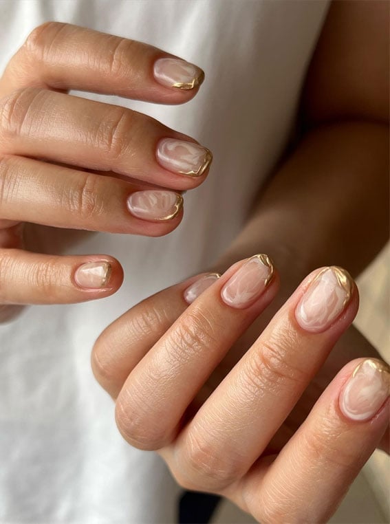Short Almond Marble Nails With Gold Foil Short Almond Marble Nails With Gold Foil — Simple Korean Nails