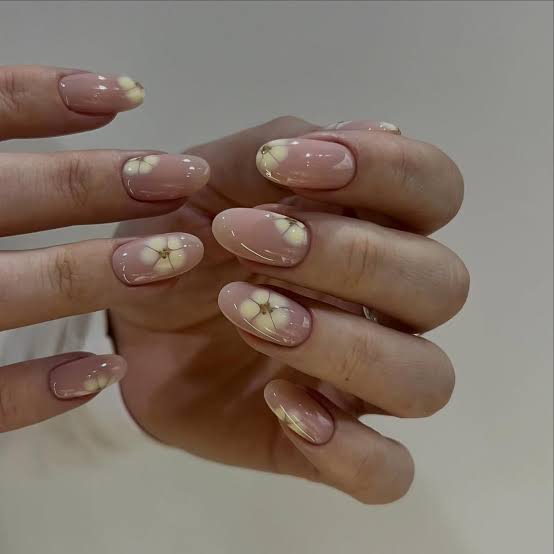 Soft Pink Nude Oval Nails With Floral Motif Soft Pink Nude Oval Nails With Floral Motif — Simple Korean Nails