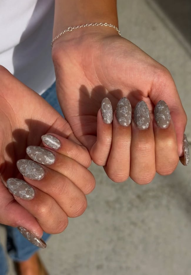 Medium Oval Grey White Lace Nails Medium Oval Grey White Lace Nails — Simple Lace Nails