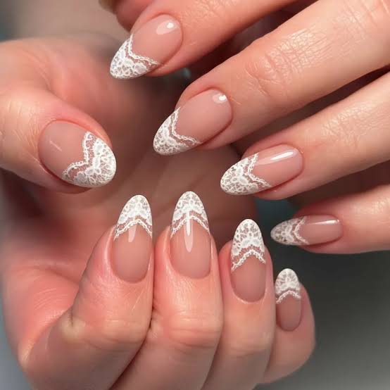 Short Oval Sheer Nude White Lace French Tip Short Oval Sheer Nude White Lace French Tip — Simple Lace Nails