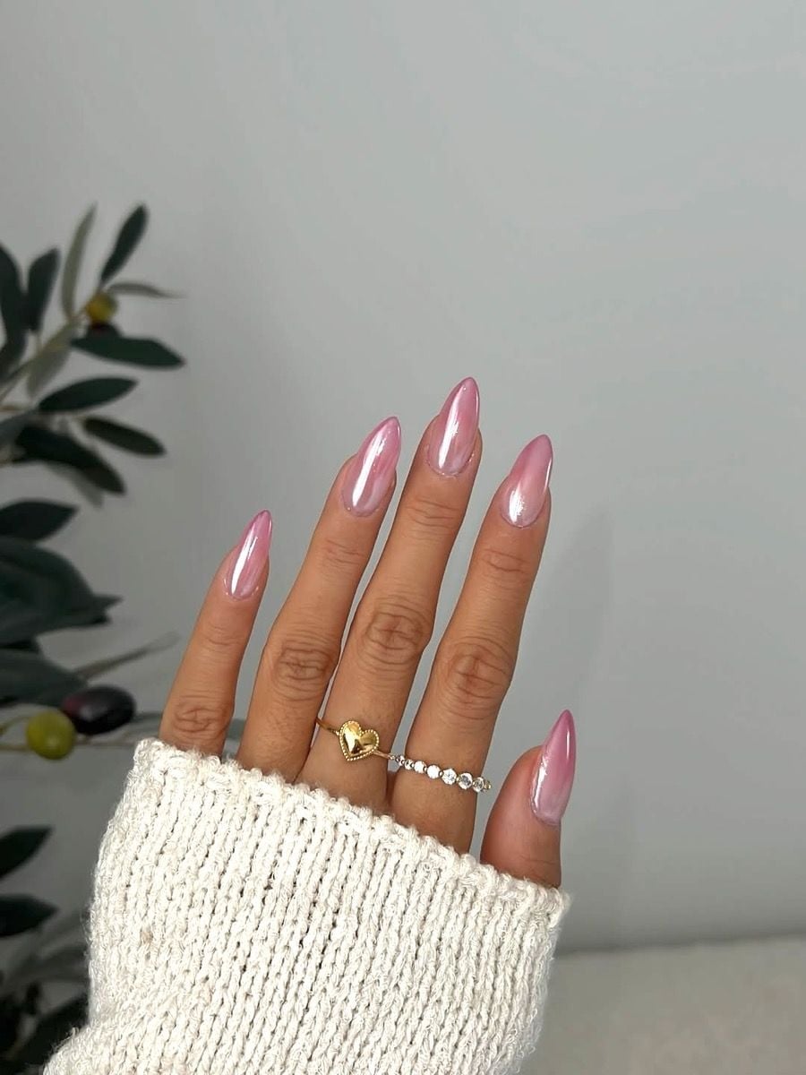 Sheer Pink Iridescent Chrome Medium Almond Nails With Full Color — Simple Metallic Nails