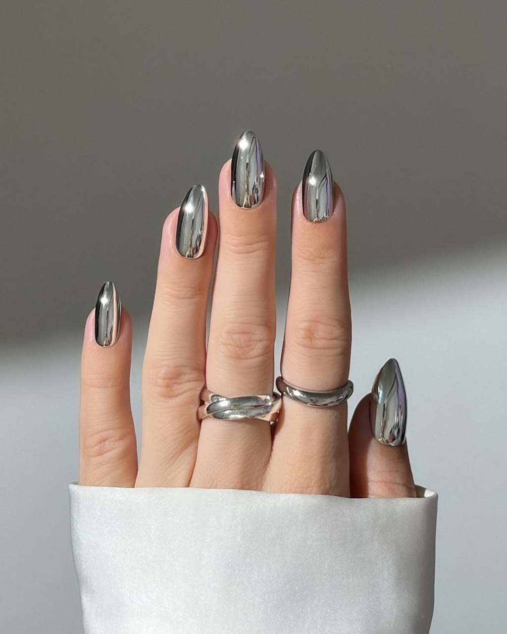 High-Shine Silver Chrome Medium Almond Nails — Simple Metallic Nails