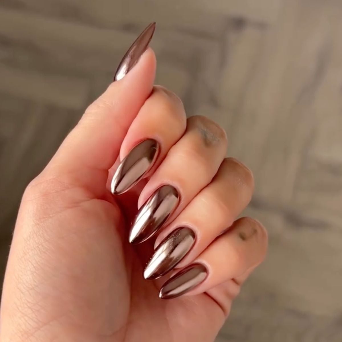 Stiletto Silver Chrome Mirror Effect Nails — Simple Metallic Nails