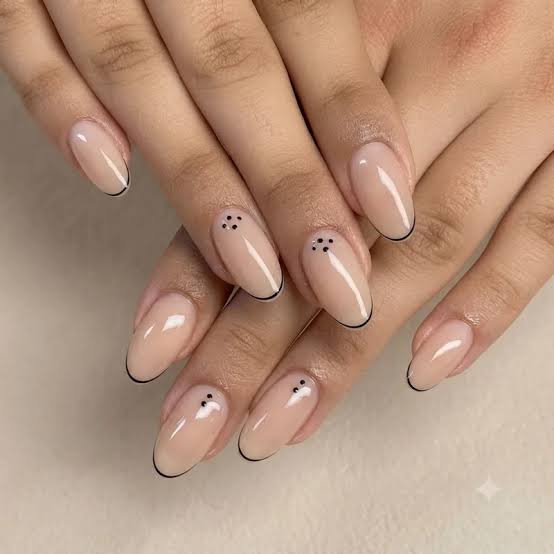 Medium Oval With Black Outline And Dots — Simple Minimalist Nails