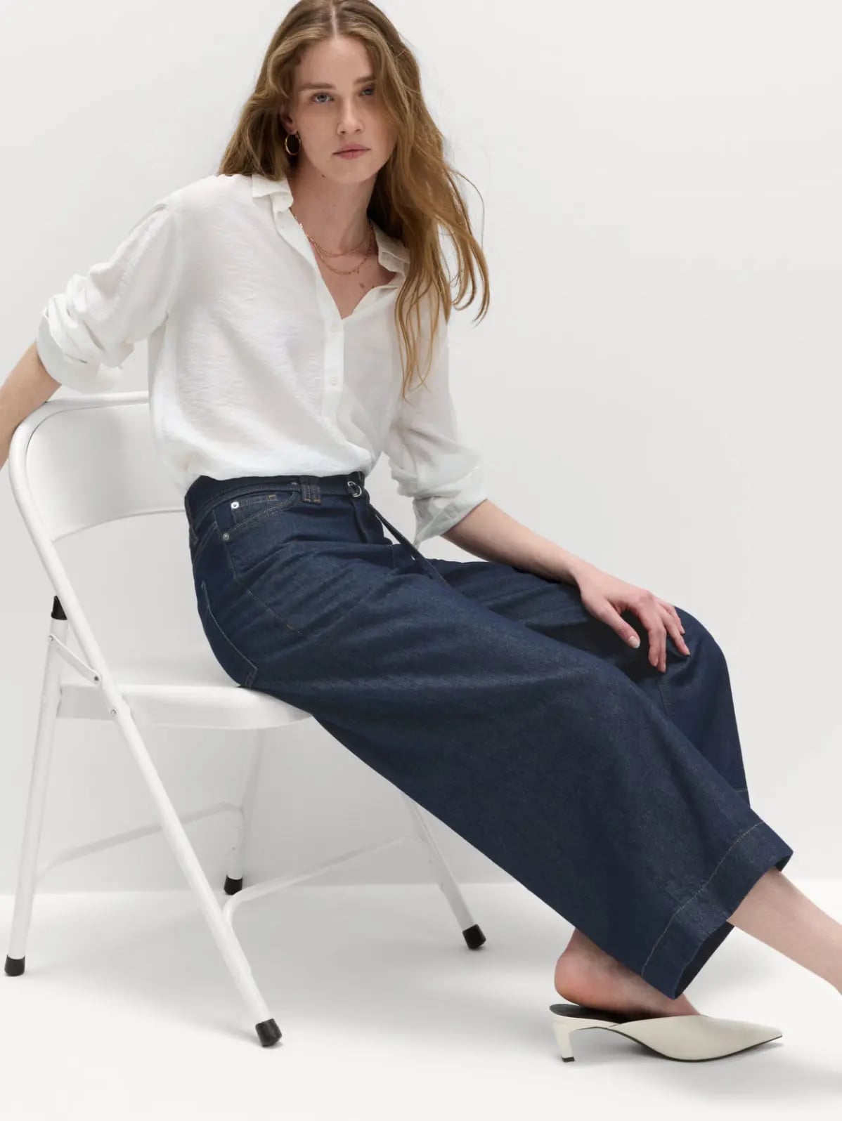 White Button-Up with Wide Leg Jeans and White Mules White Button-Up with Wide Leg Jeans and White Mules — Simple Mules Outfits