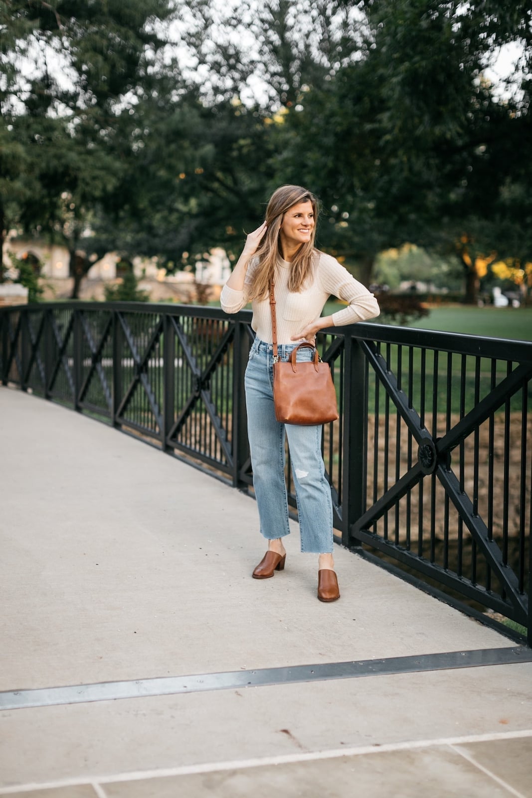 Cream Sweater with Light Wash Jeans and Brown Mules Cream Sweater with Light Wash Jeans and Brown Mules — Simple Mules Outfits