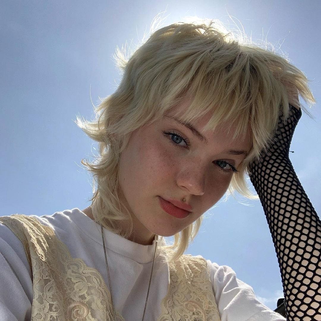 Collarbone Ash Blonde Mullet With Choppy Texture Collarbone Ash Blonde Mullet With Choppy Texture — Simple Mullet Hairstyles