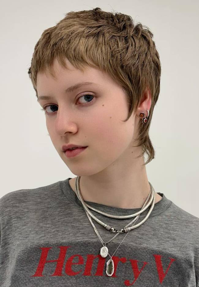 Chin Length Dark Brown Mullet With Choppy Bangs Chin Length Dark Brown Mullet With Choppy Bangs — Simple Mullet Hairstyles