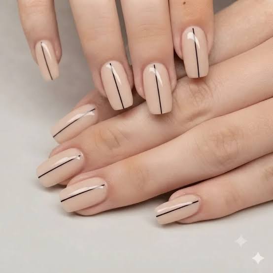 Nude Beige Short Almond Nails With Black Lines Nude Beige Short Almond Nails With Black Lines — Simple Nail Art Inspo