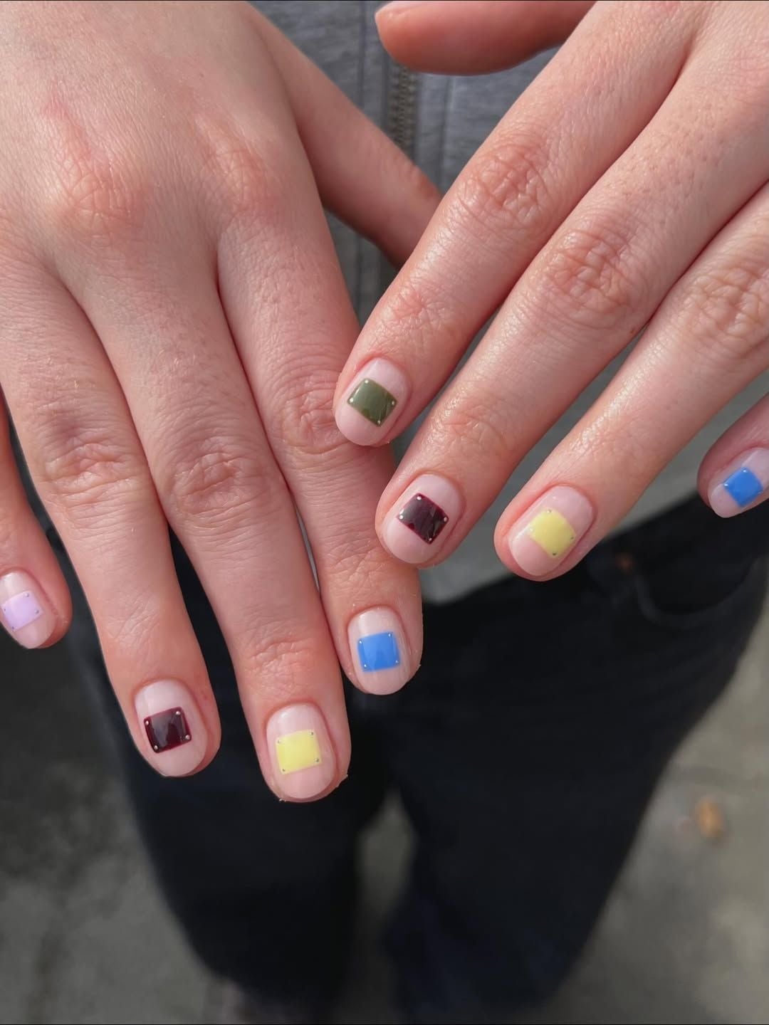 Short Almond Nails With 3D Spring Motifs Short Almond Nails With 3D Spring Motifs — Simple Nail Art Inspo