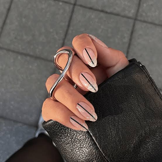 Medium Oval Nude With Glitter Black Lines Medium Oval Nude With Glitter Black Lines — Simple Nail Designs