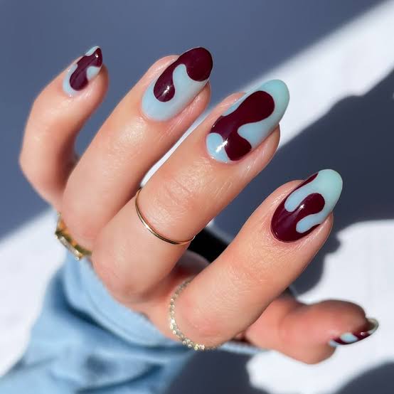 Medium Oval Nude With Green Gold French Line Medium Oval Nude With Green Gold French Line — Simple Nail Designs