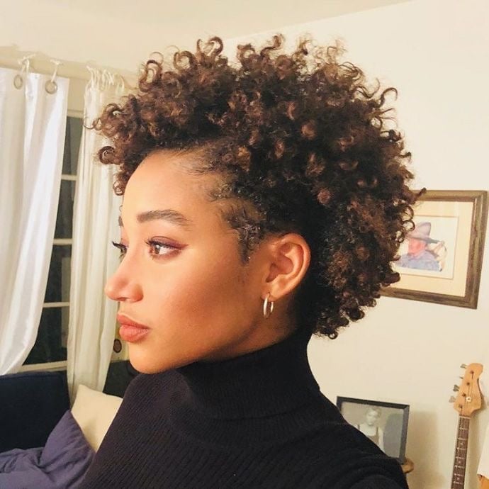 Short Curly Hair With Subtle Highlights Short Curly Hair With Subtle Highlights — Simple Natural Hair Hairstyles