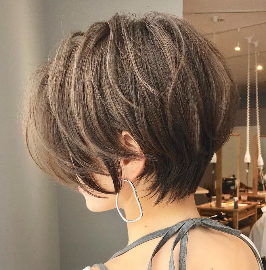 Layered Brown Pixie Bob With Highlights Layered Brown Pixie Bob With Highlights — Simple Pixie Bob