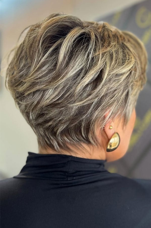 Voluminous Grey Pixie Bob With Feathered Layers Voluminous Grey Pixie Bob With Feathered Layers — Simple Pixie Bob