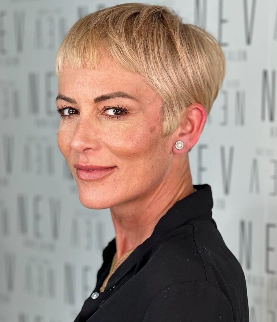 Light Blonde Pixie With Textured Layers — Simple Pixie Hairstyles