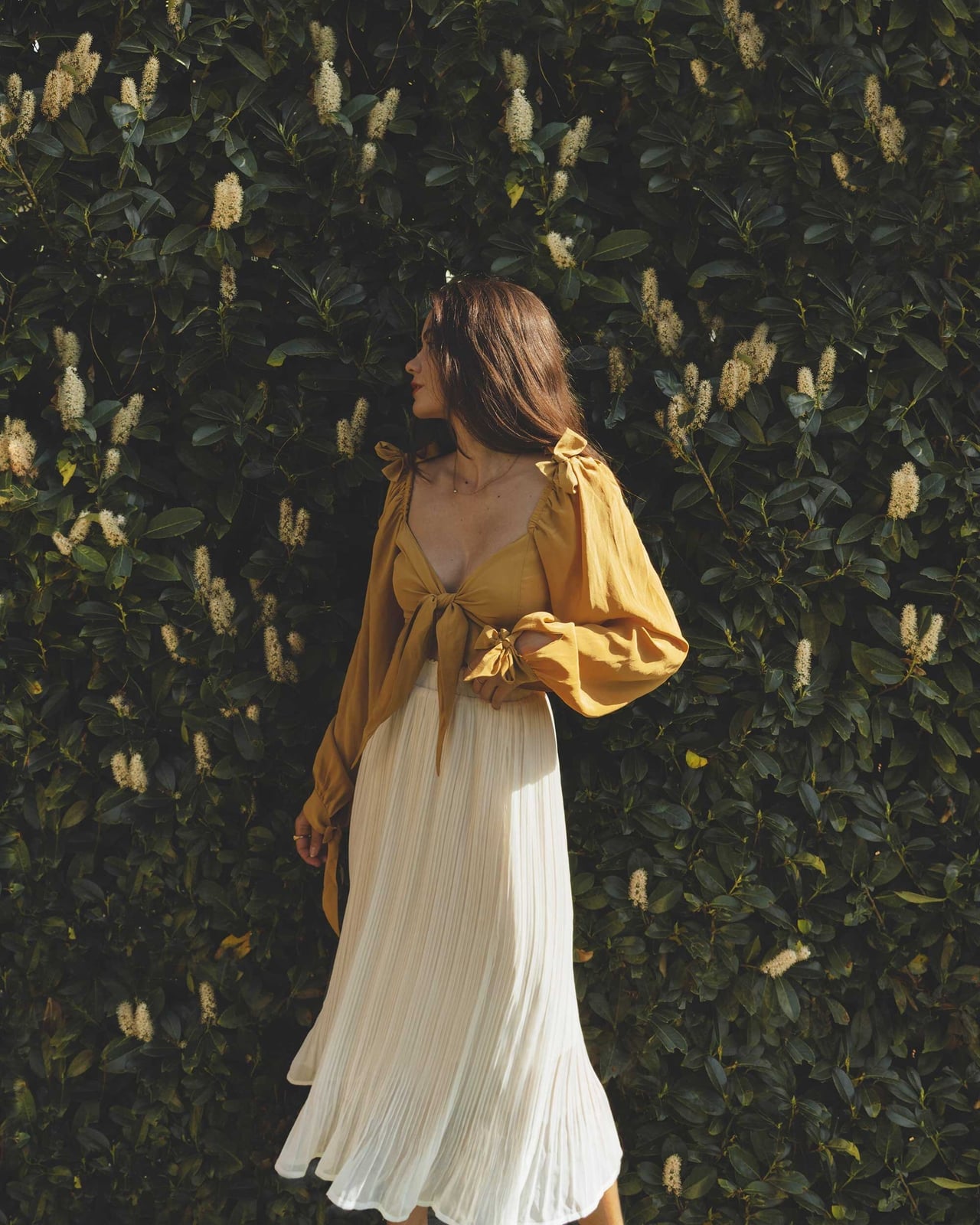 Cream Pleated Maxi Skirt with a Yellow Blouse and Gold Necklace — Simple Pleated Skirt Outfits