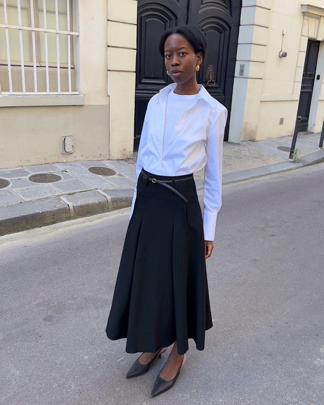 Wide Black Pleated Skirt with an Oversized White Shirt — Simple Pleated Skirt Outfits