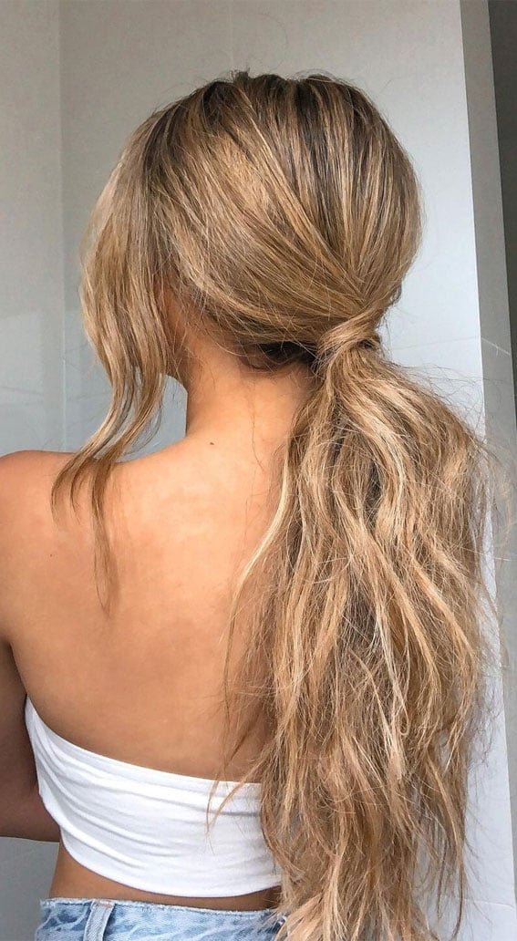 Ash Blonde Loose Ponytail With Twisted Base Ash Blonde Loose Ponytail With Twisted Base — Simple Pony Hairstyles