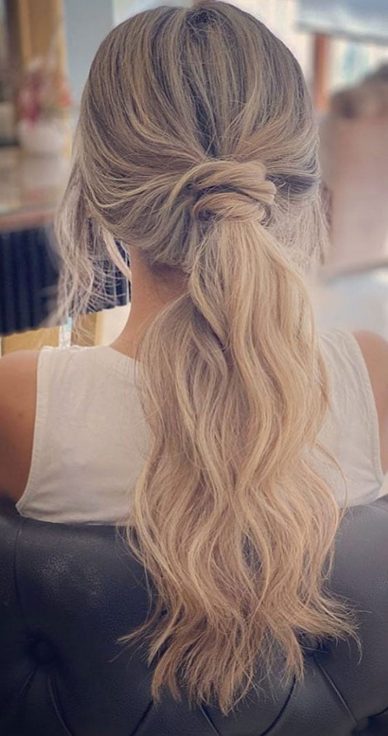 Textured Platinum Blonde Low Ponytail Textured Platinum Blonde Low Ponytail — Simple Pony Hairstyles