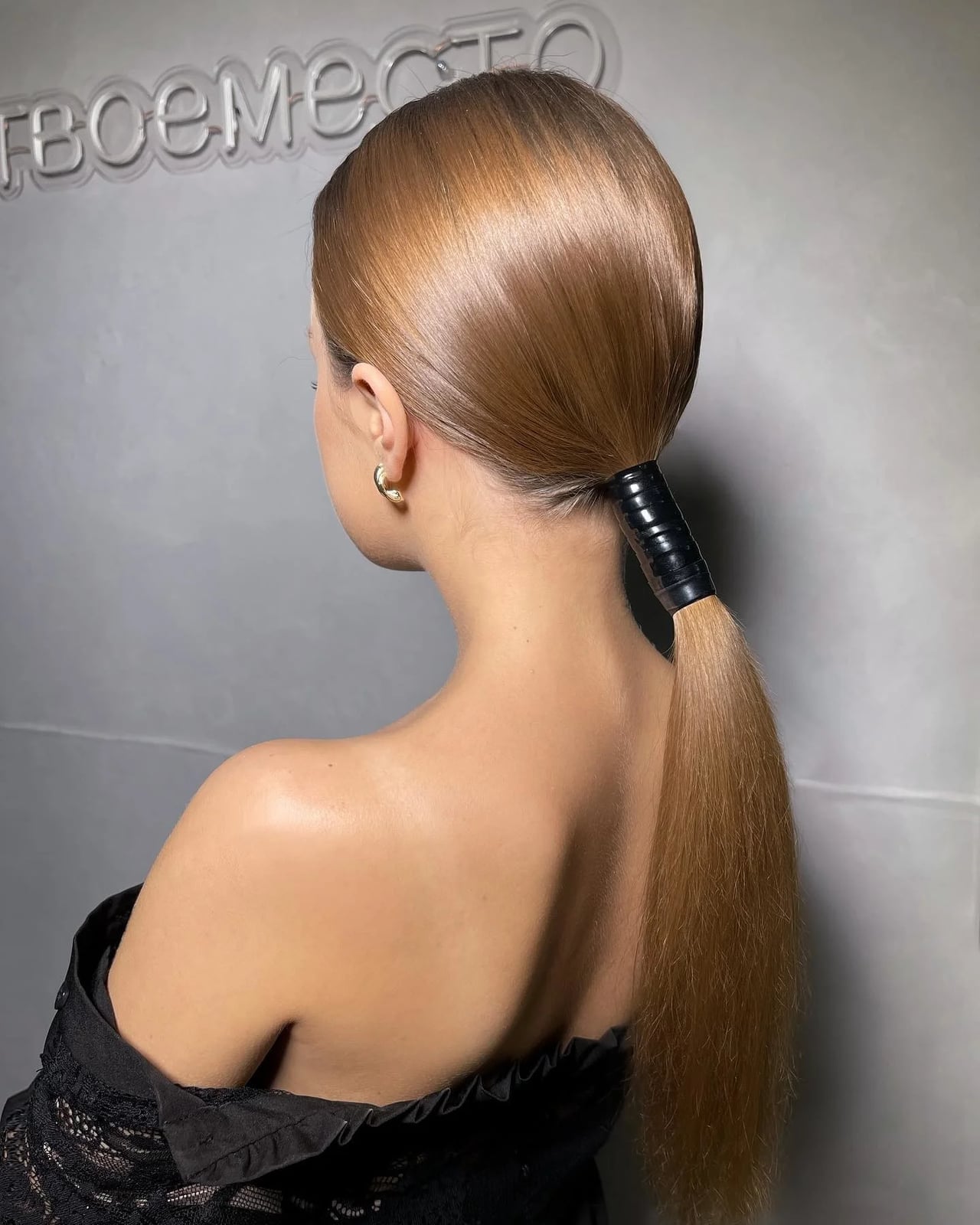 Sleek Medium Brown High Ponytail With Wrap Sleek Medium Brown High Ponytail With Wrap — Simple Pony Hairstyles