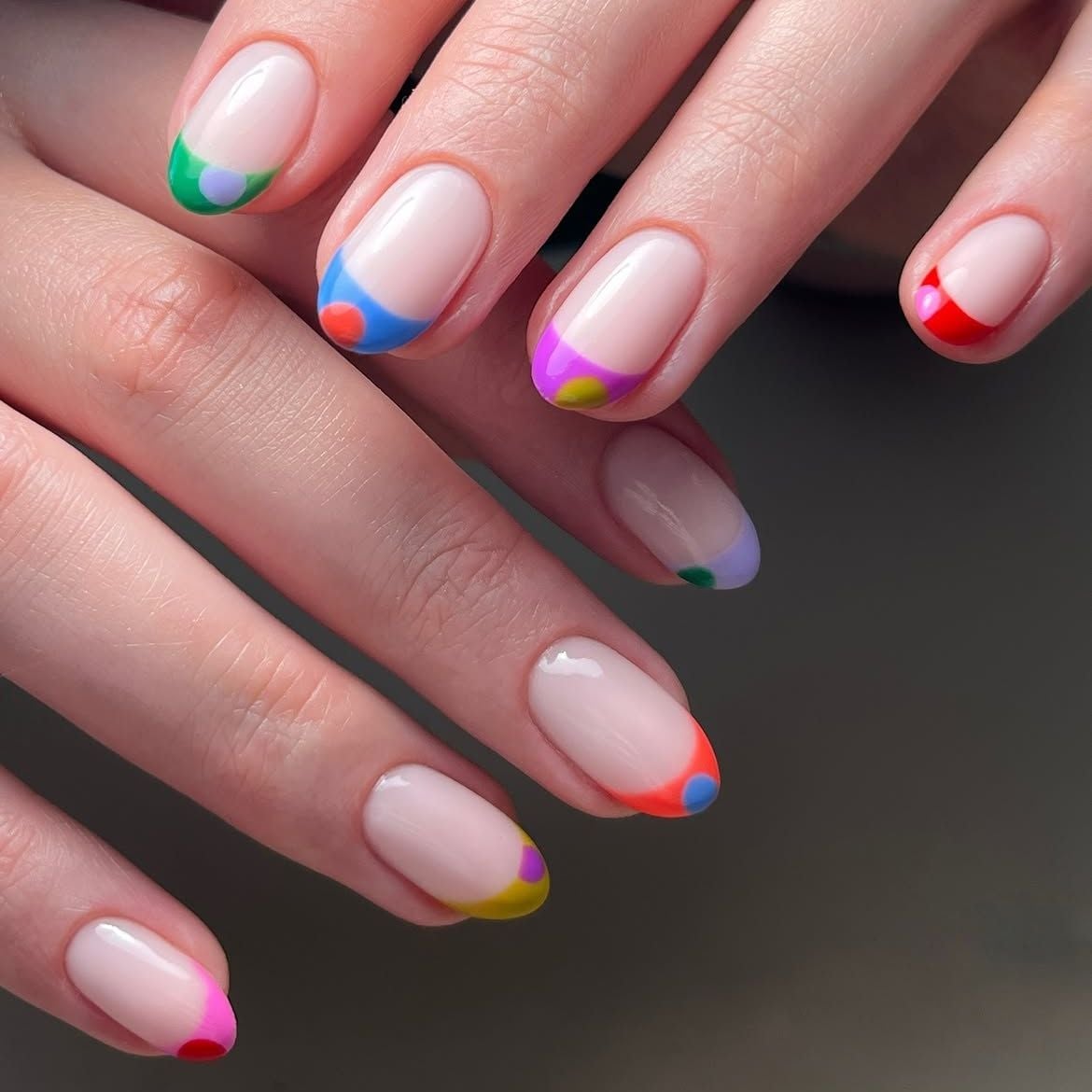 Short Oval Rainbow French Tips with Dots Short Oval Rainbow French Tips with Dots — Simple Rainbow Nails