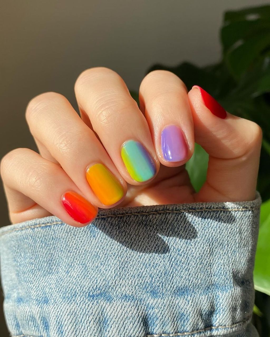 Short Oval Full Rainbow Gradient Short Oval Full Rainbow Gradient — Simple Rainbow Nails