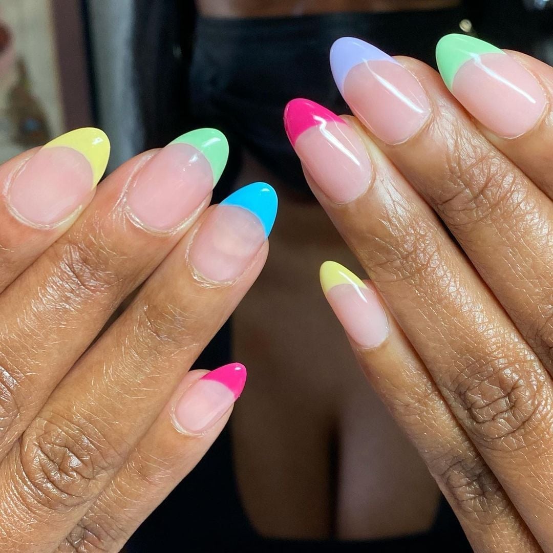 Short Oval Glossy Rainbow Gradient, Red Short Oval Glossy Rainbow Gradient, Red — Simple Rainbow Nails