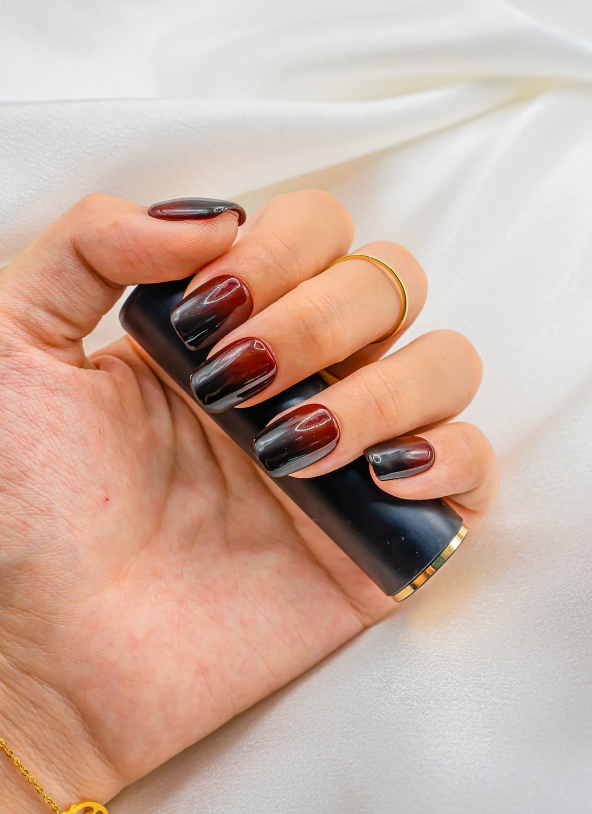 Short Oval Red And Black Ombre Nails — Simple Red and Black Nails