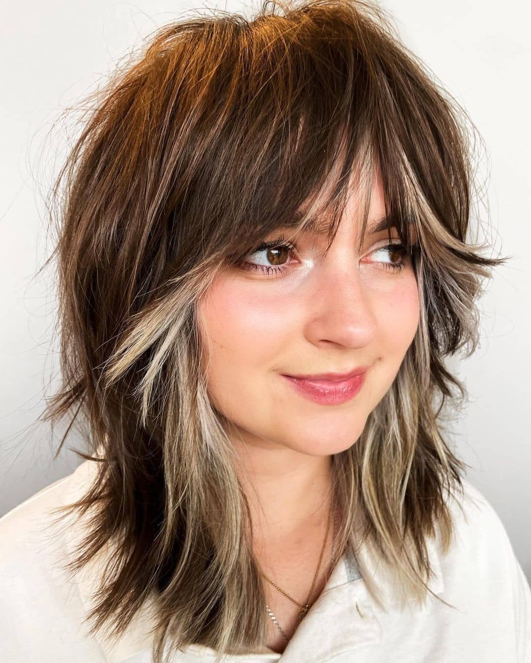 Collarbone Dark Brown Shag With Contrasting Highlights Collarbone Dark Brown Shag With Contrasting Highlights — Simple Shag Hairstyles