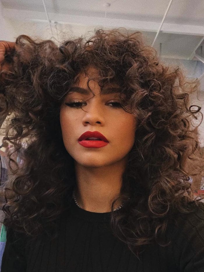 Mid-Back Dark Brown Shag With Caramel Highlights and Full Fringe Mid-Back Dark Brown Shag With Caramel Highlights and Full Fringe — Simple Shag Hairstyles