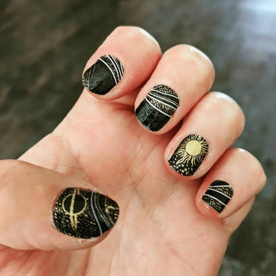 Black Nails With Gold Abstract Art — Simple Short Black Nails