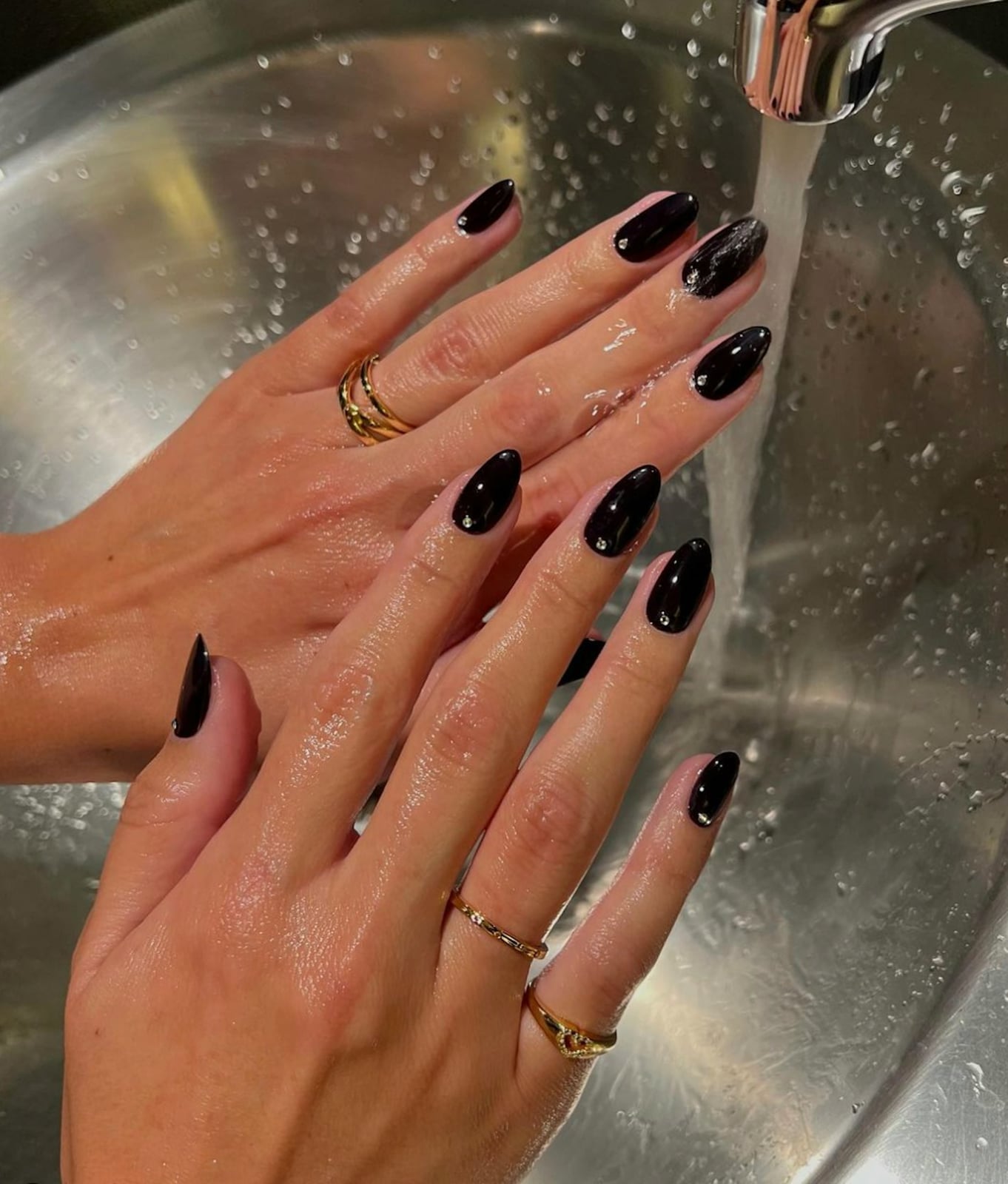 Wet Glossy Black Short Almond Nails — Simple Short Black Nails