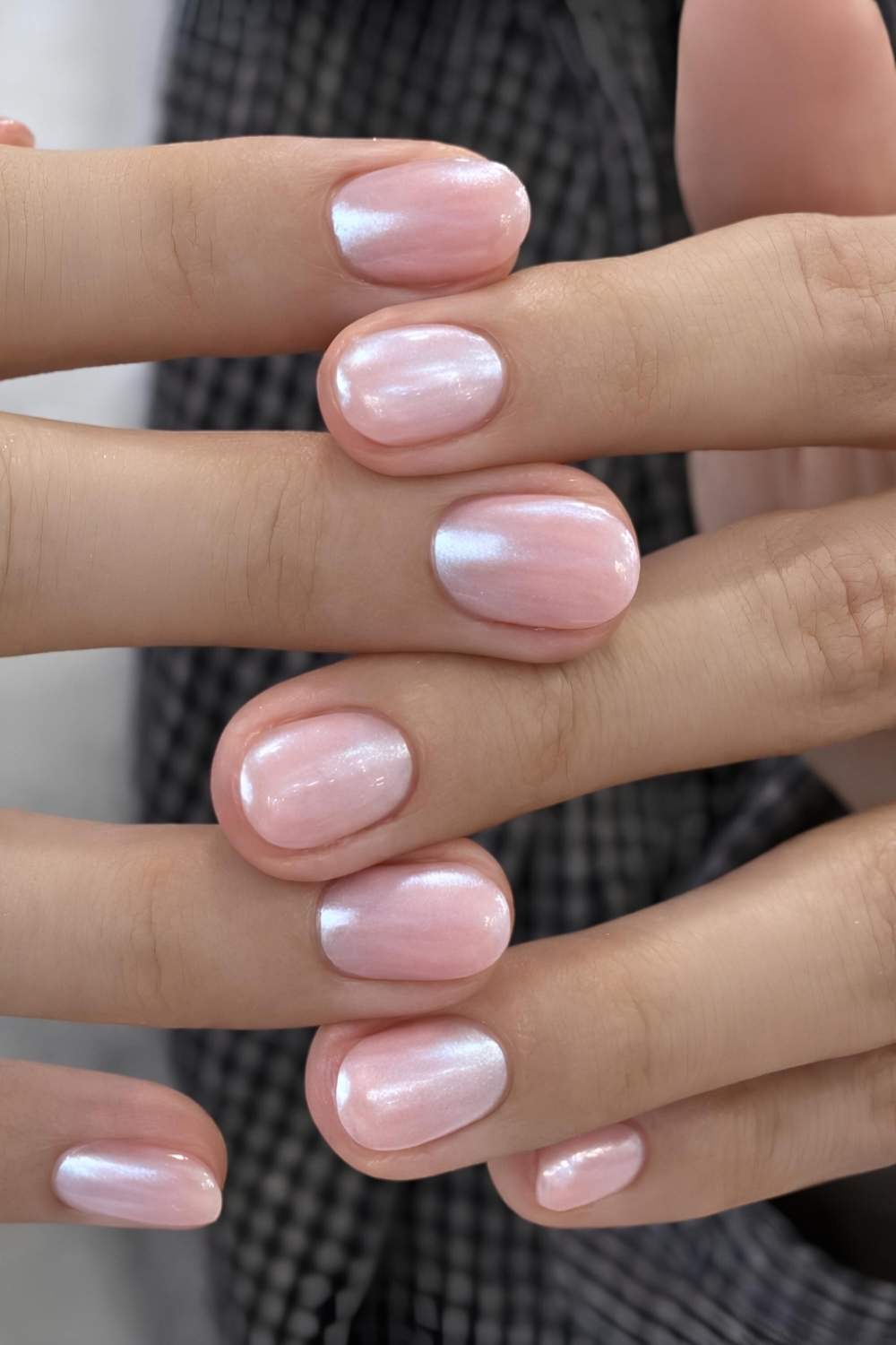 Luminous Pearlescent Short Oval Nails Luminous Pearlescent Short Oval Nails — Simple Short Cute Nails