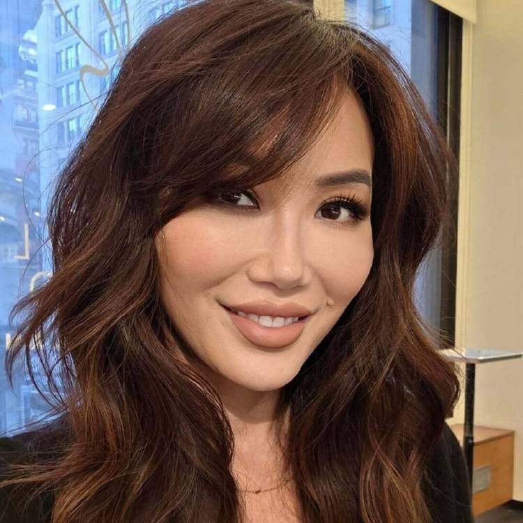 Dark Brown Collarbone Cut With Soft Waves — Simple Side Swept Bangs