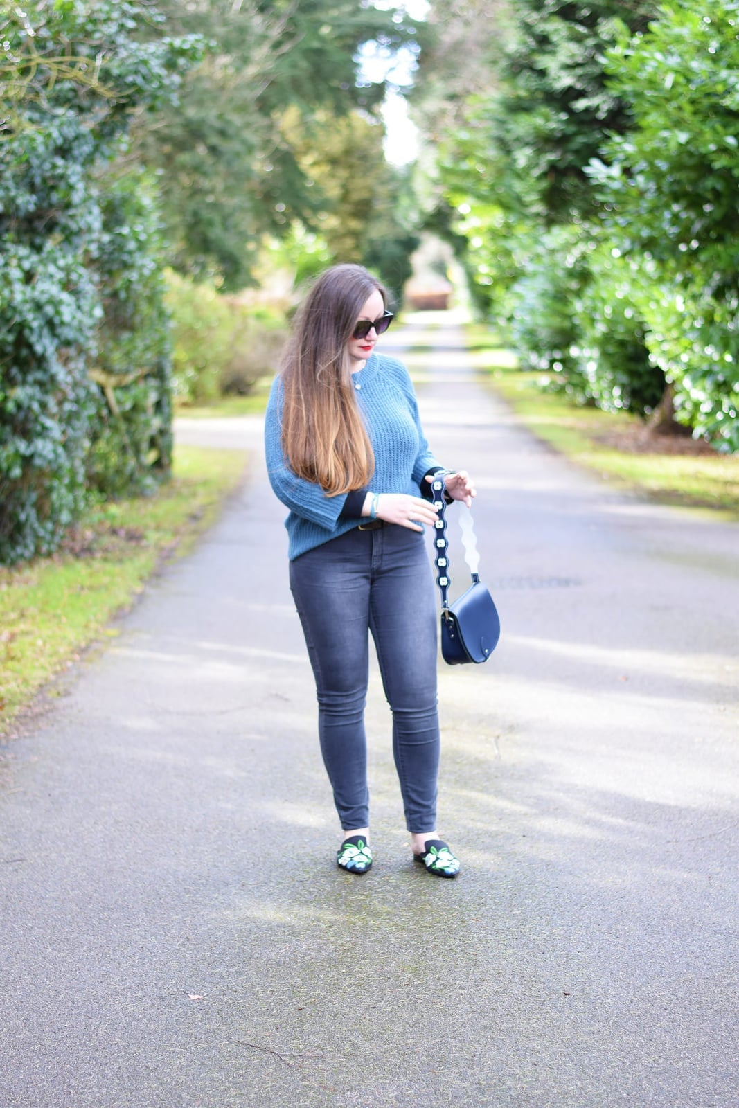 Dark Grey Skinny Jeans With Teal Sweater — Simple Skinny Jeans Outfits