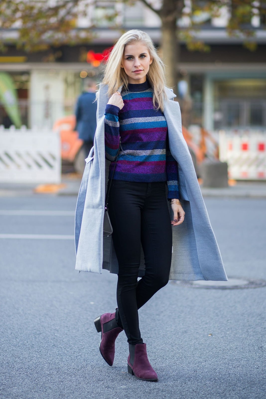 Black Skinny Jeans With Striped Sweater And Grey Coat — Simple Skinny Jeans Outfits