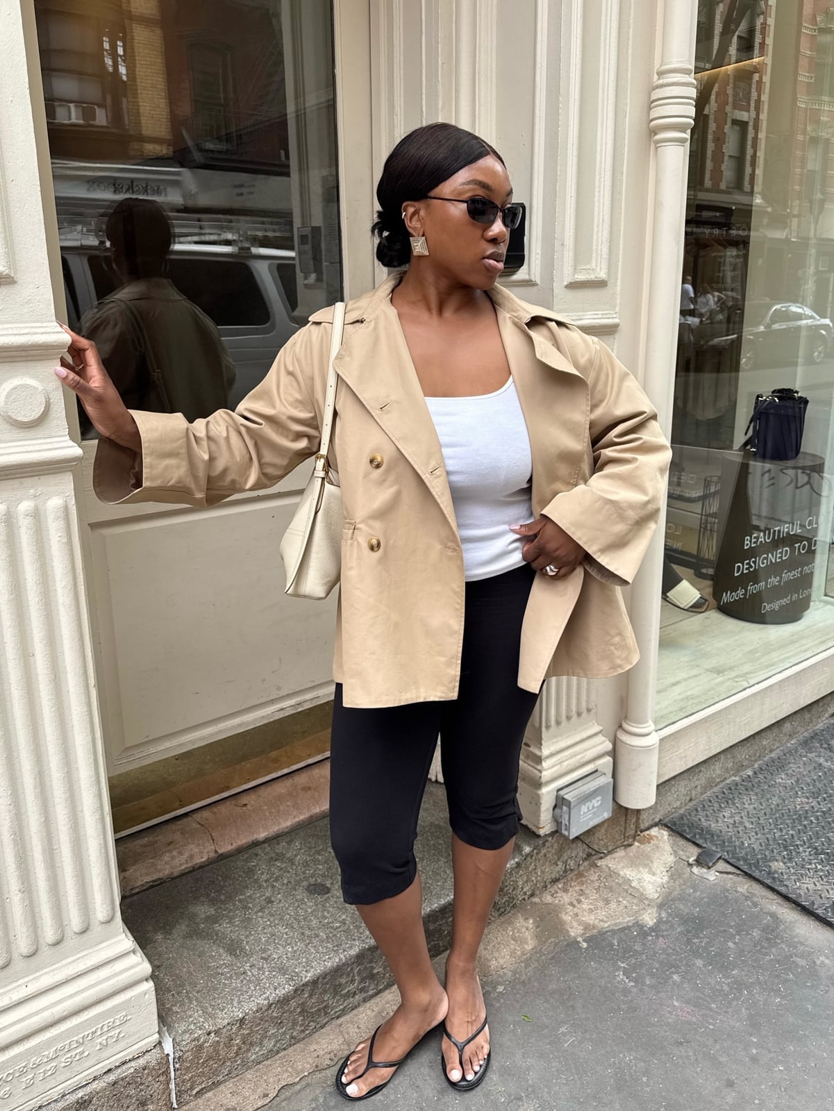 Trench Coat Over Tank and Capri Pants — Simple Smart Casual Outfits