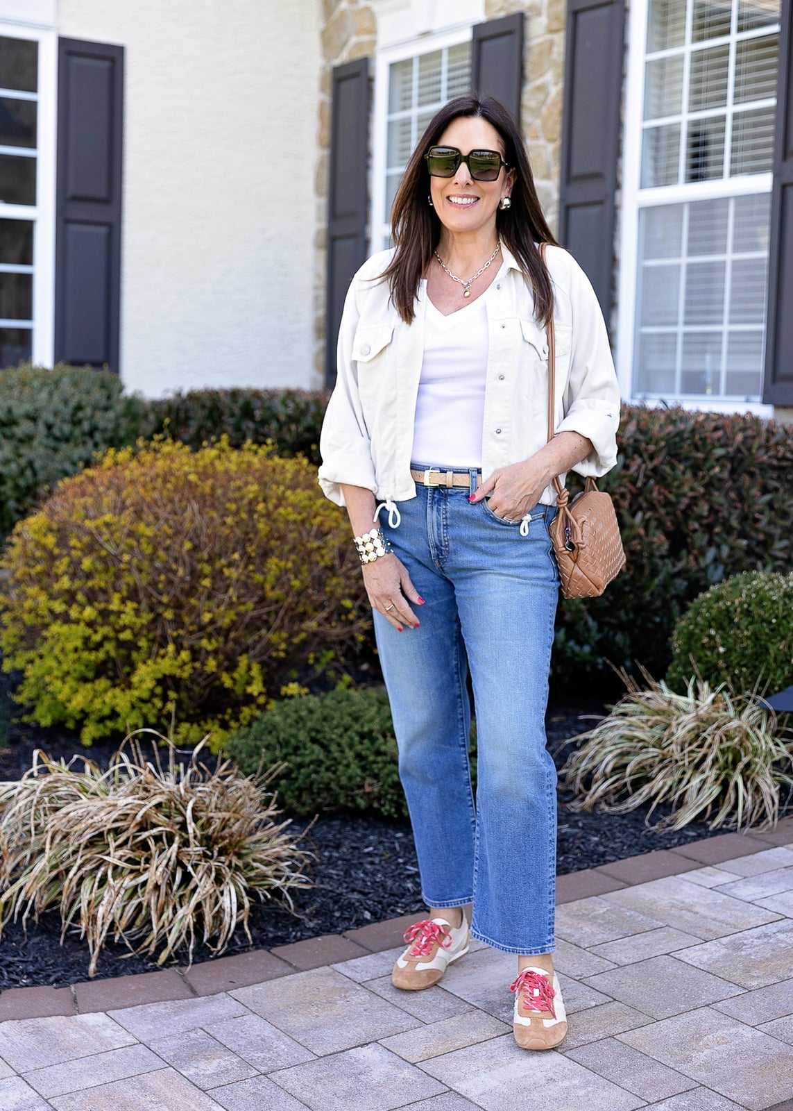 Colorful Sneakers and Overshirt with Straight Leg Jeans Colorful Sneakers and Overshirt with Straight Leg Jeans — Simple Straight Leg Jeans Outfits