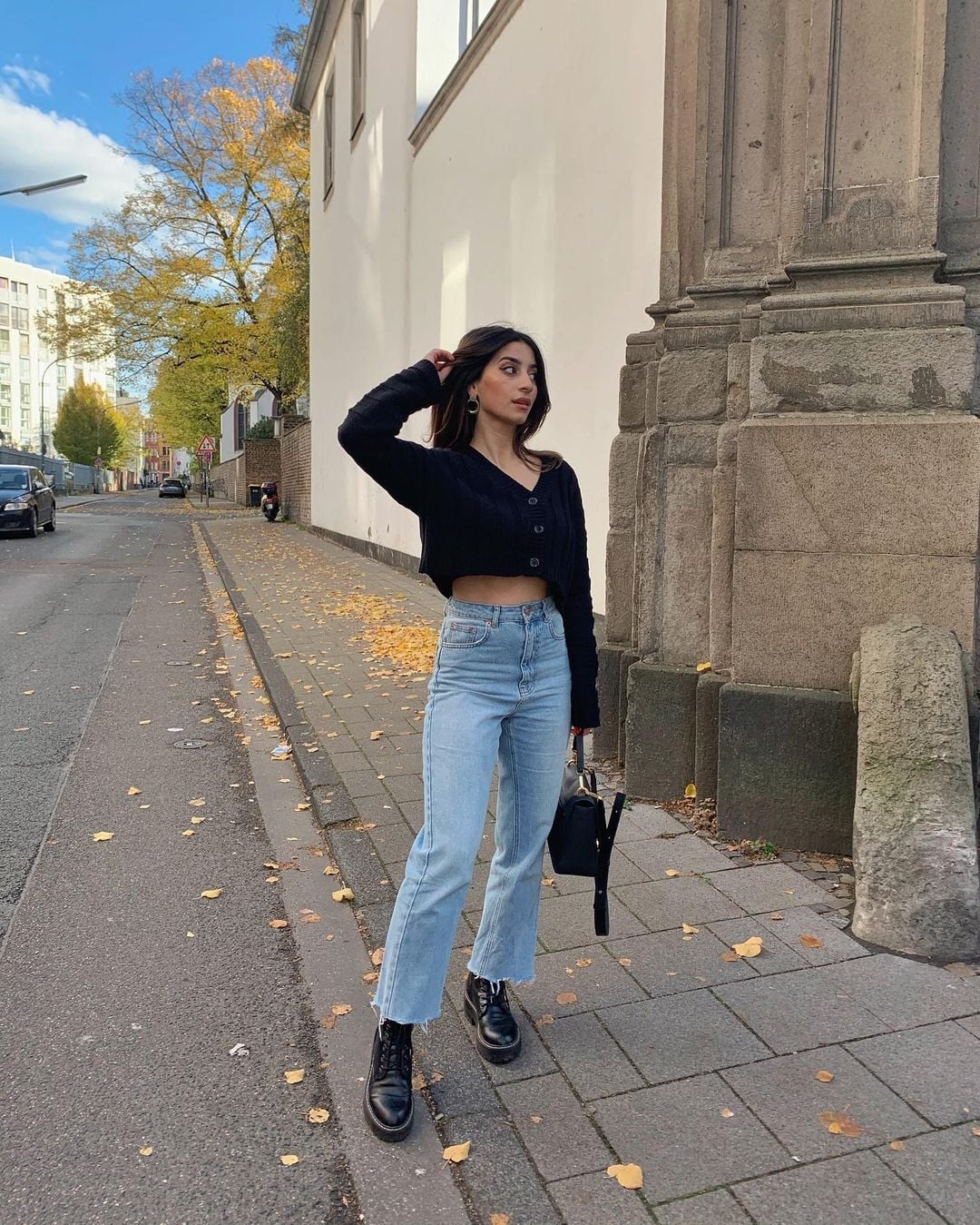 Cropped Cardigan and Combat Boots with Straight Leg Jeans Cropped Cardigan and Combat Boots with Straight Leg Jeans — Simple Straight Leg Jeans Outfits