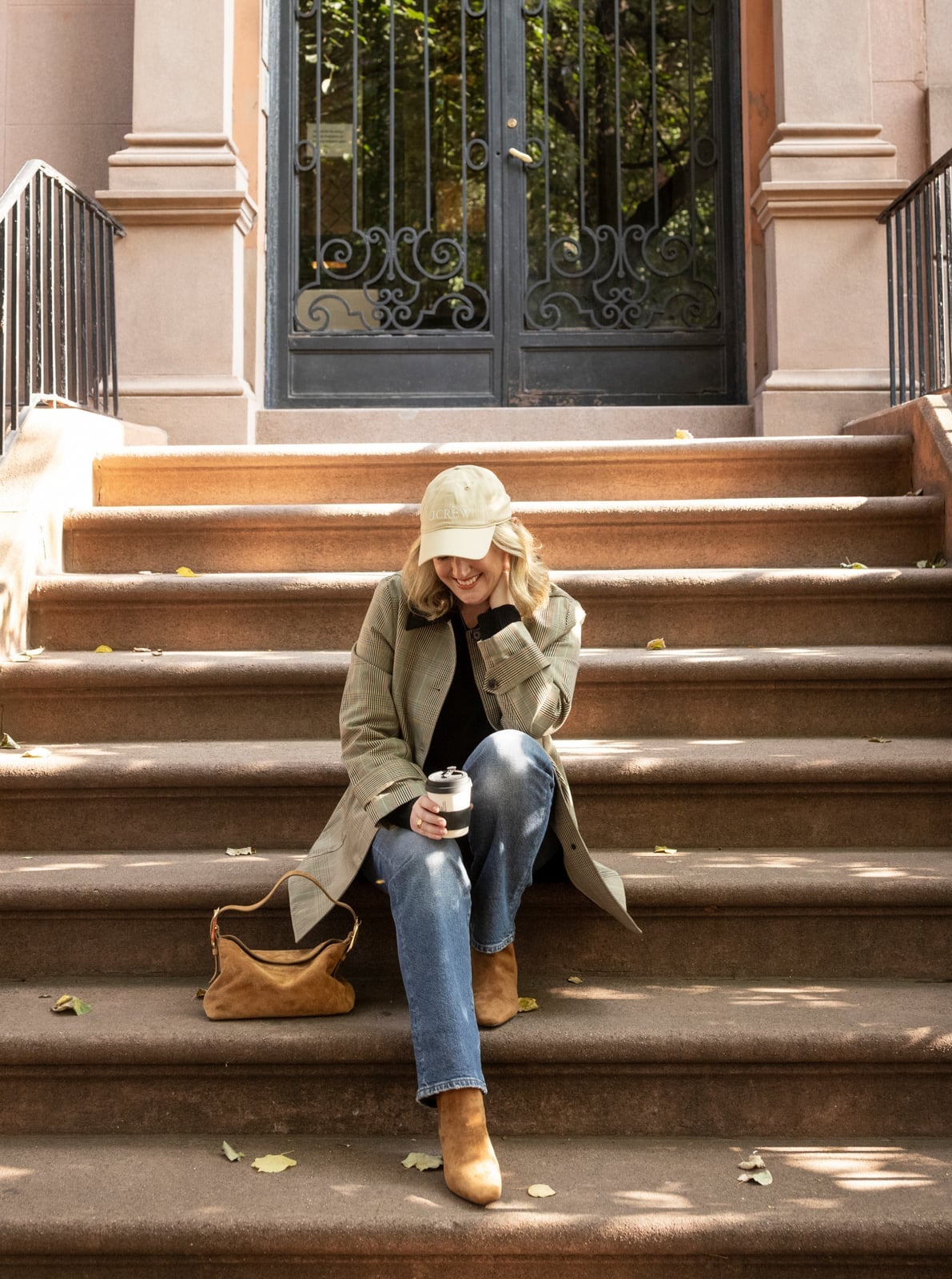 Trench Coat and Straight Leg Jeans for Fall Casual Trench Coat and Straight Leg Jeans for Fall Casual — Simple Straight Leg Jeans Outfits